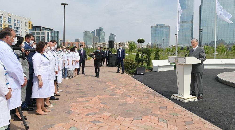 Президент "?аза?стан Республикасыны? Е?бек с???рген д?р?гер?" ата?ын енг?зуд? ?сынды
