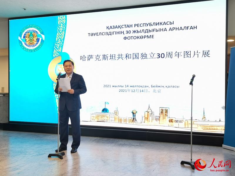 Бейж??де ?аза?стан Т?уелс?зд?г?н?? 30 жылды?ына арнал?ан фоток?рме ?т?п жатыр