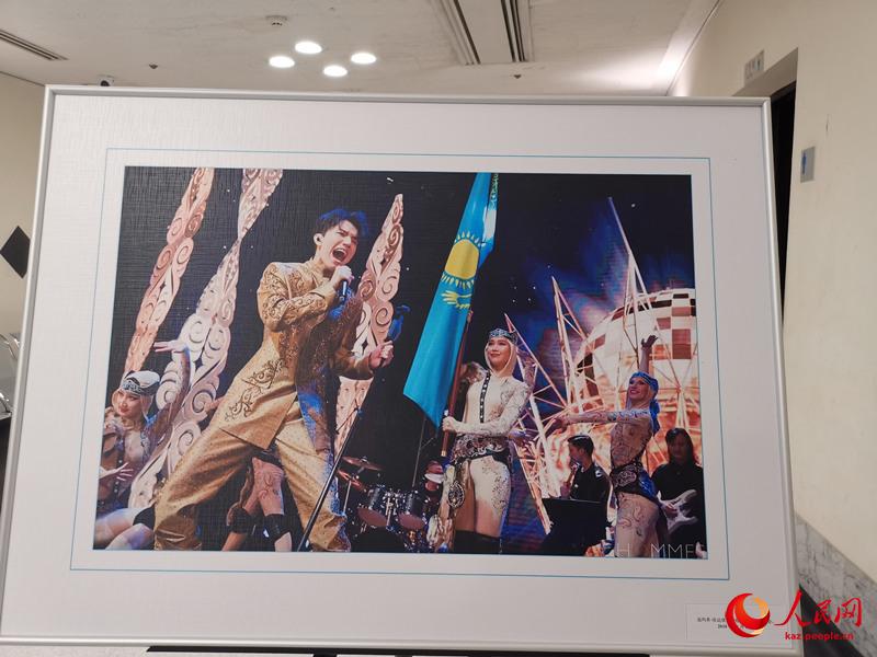 Бейж??де ?аза?стан Т?уелс?зд?г?н?? 30 жылды?ына арнал?ан фоток?рме ?т?п жатыр