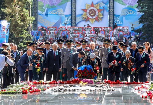 Алматылы?тар Же??с к?н?н с?н-салтанатымен тойлады