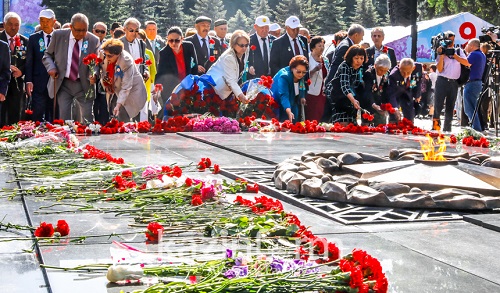 Алматылы?тар Же??с к?н?н с?н-салтанатымен тойлады
