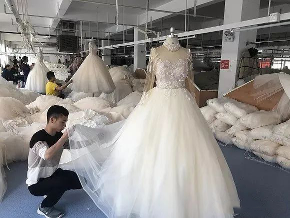 Ша?ын ауылдан шы??ан ?йлену к?йлектер? ?лемдег? ?алы?ды?тарды? ?олына жетед?