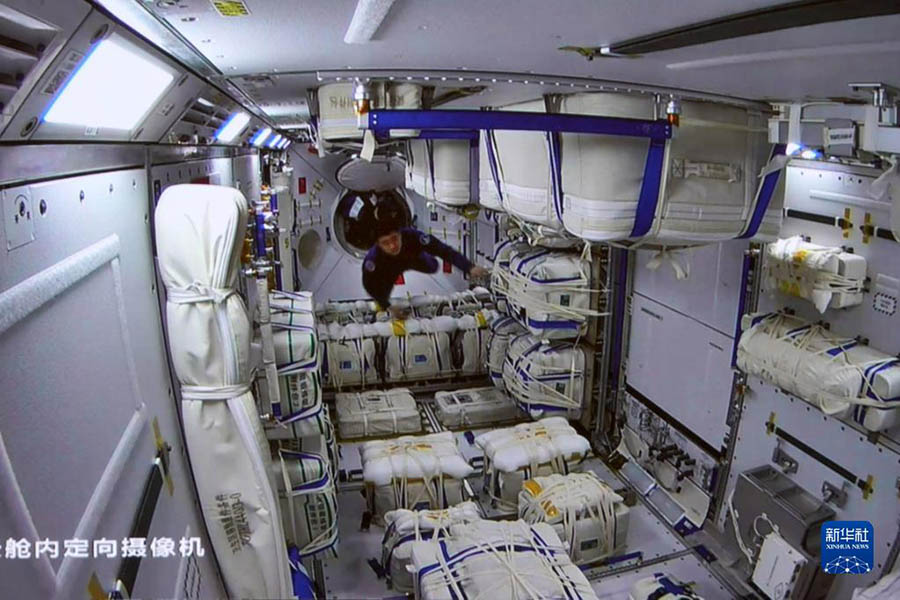 Шэньчжоу-14 ?арышкерлер? Мэнтянь экспериментт?к модул?не с?тт? к?рд?