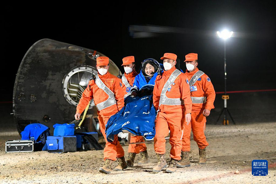 ?Шэньчжоу-14? ?арыш кемес?н?? ?айтарыл?ан кабинасы с?тт? ?онып, Шэньчжоу-14 миссиясы толы?ымен орындалды