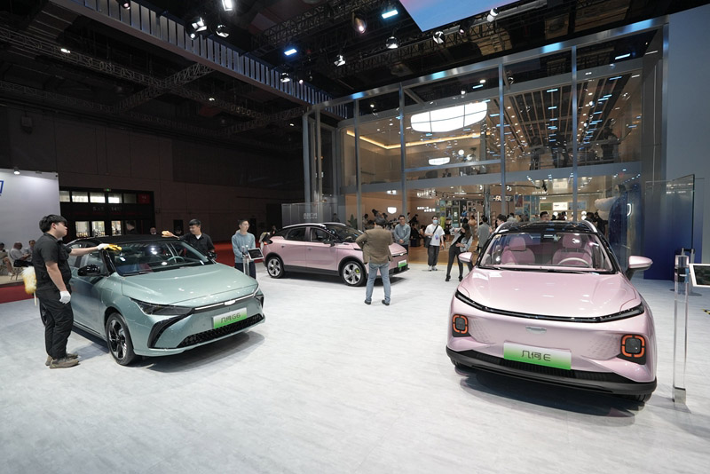 2023 жыл?ы 20-сыншы Шанхай халы?аралы? автомобиль ?нерк?с?б? к?рмес? ашылды