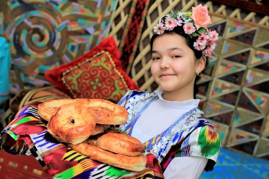 ?лтты? ки?м киген ?аза? ?ыздары Астана ?аласында ?аза?ты? д?ст?рл? та?амдарын дайындап, Наурыз мерекес?н ?арсы алды