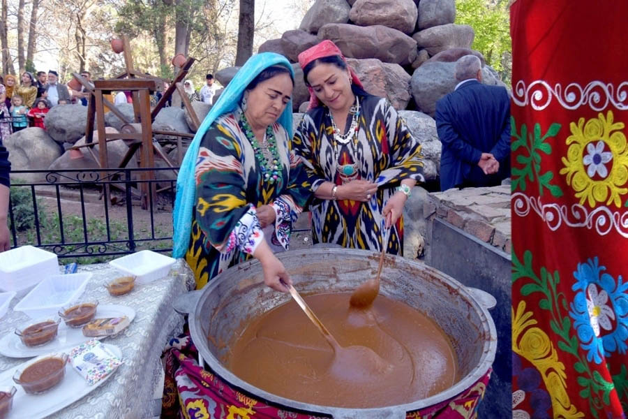 Т?ж?кстанны? астанасы Душанбеде т?р?ындар д?ст?рл? та?амдар дайындауда