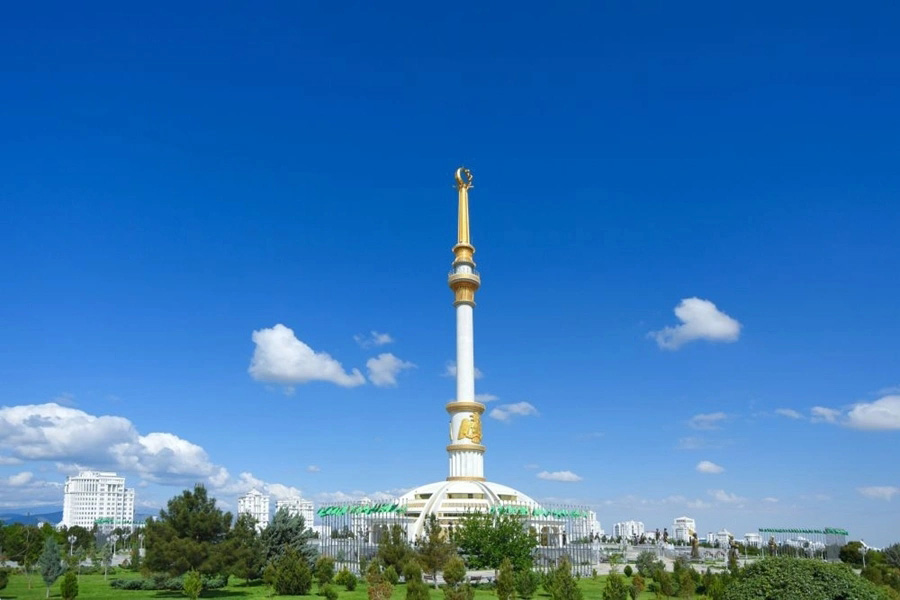 Т?р?кменстанны? астанасы Ашхабадта?ы Т?уелс?зд?к ба?анасы