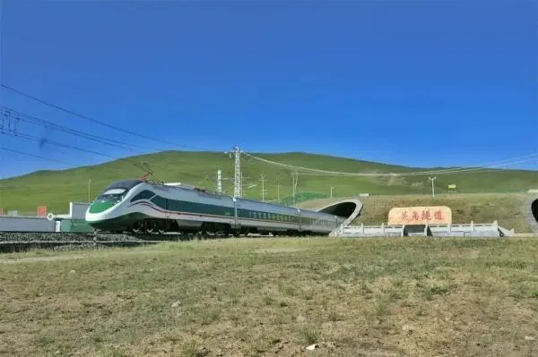 Fuxing EMU пойызы Цинхай-Тибет тем?ржолында сына? ж?мысын ж?рг?зе бастады
