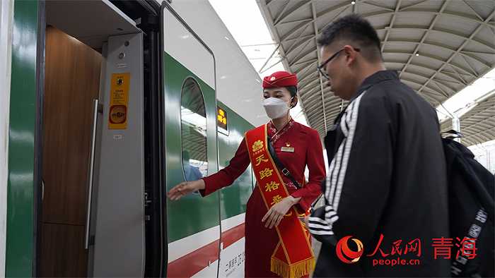 Fuxing ж?рдек пойыздар тобы Цинхай-Тибет тем?ржолына шы?ты