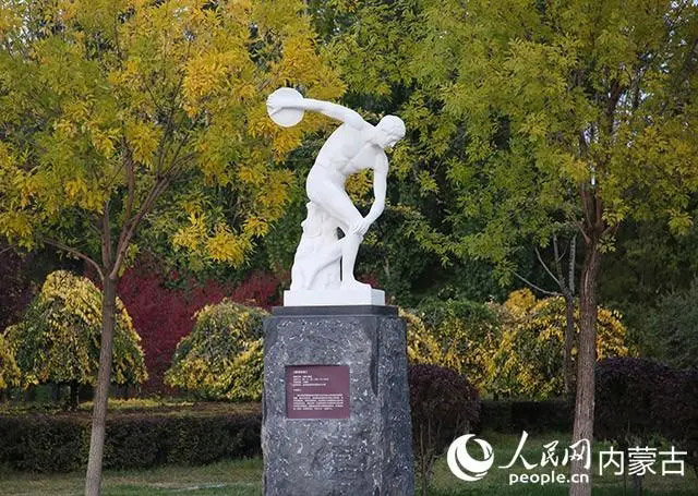 Хух-Хотта ал?аш?ы халы?аралы? м?с?н ?нер? к?рмес? ашылды