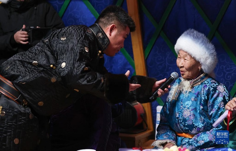 Ulaan Mochir ?нер тобы малшылар арасында