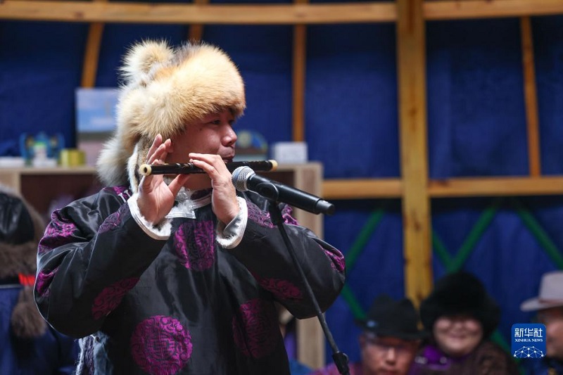 Ulaan Mochir ?нер тобы малшылар арасында