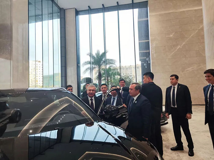 ?збекстан президент? Шэньчжэньде BYD-ды? ?збекстанда?ы зауытын пайдалану?а беру р?с?м?не ?атысты
