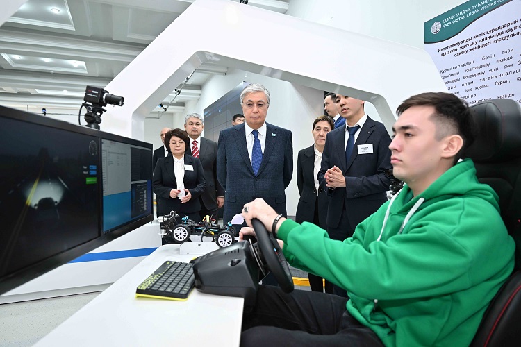 ?аза?станны? Мемлекет басшысы ?скемендег? ?Лу Бань шеберханасыны?? ж?мысымен танысты