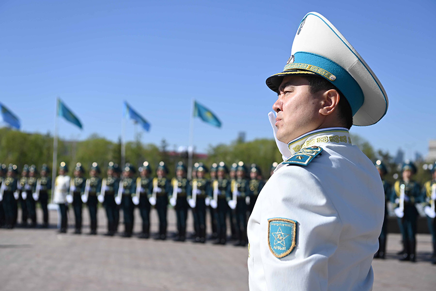 ?Р Президент? ?асым-Жомарт То?аев ?Отан Ана? монумент?не г?л шо?ын ?ойды