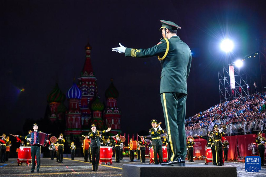 ?ытай Халы?-Азатты? армиясыны? ?скери оркестр? ?Spass Bell Tower? Халы?аралы? ?скери музыка фестивал?не ?атысты