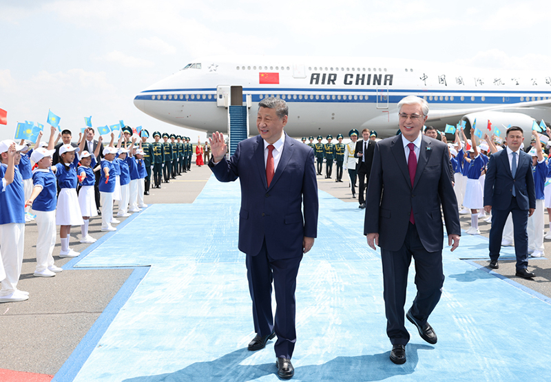 Си Цзиньпин ек?нш? ?ытай-Орталы? Азия саммит?не ?атысу ?ш?н Астана?а жетт?