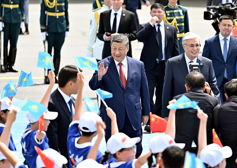 Си Цзиньпин ек?нш? ?ытай-Орталы? Азия саммит?не ?атысу ?ш?н Астана?а жетт?