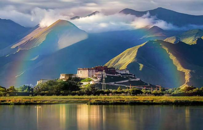 Сицзанны? орталы?ы Лхаса ?аласы